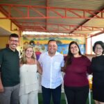 Distribuição de uniformes e materiais escolares em UMEI em Piratininga