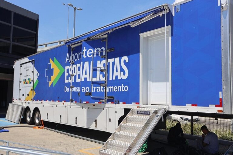 Luciana Carneiro - caminhão (1)