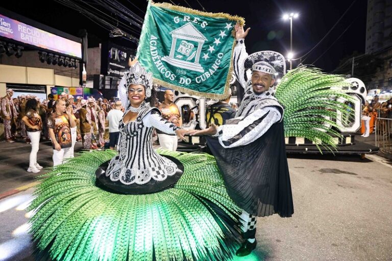 Academicos do Cubango- Desfile na Intendente (2)