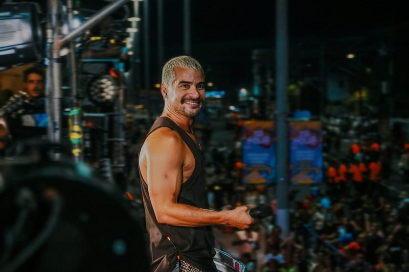 Ita Folia 2026 encerra com Thiago Martins e consagra carnaval histórico na Avenida 22 de Maio 2