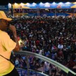 Monobloco arrasta multidão e abre o Ita Folia 2026 com mar de alegria na Avenida 22 de Maio (7)