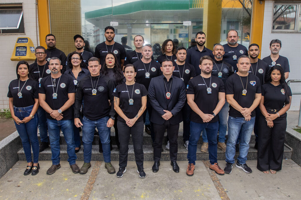 Equipe da polícia civíl da 123ª Delegacia Policial. Macaé/RJ.