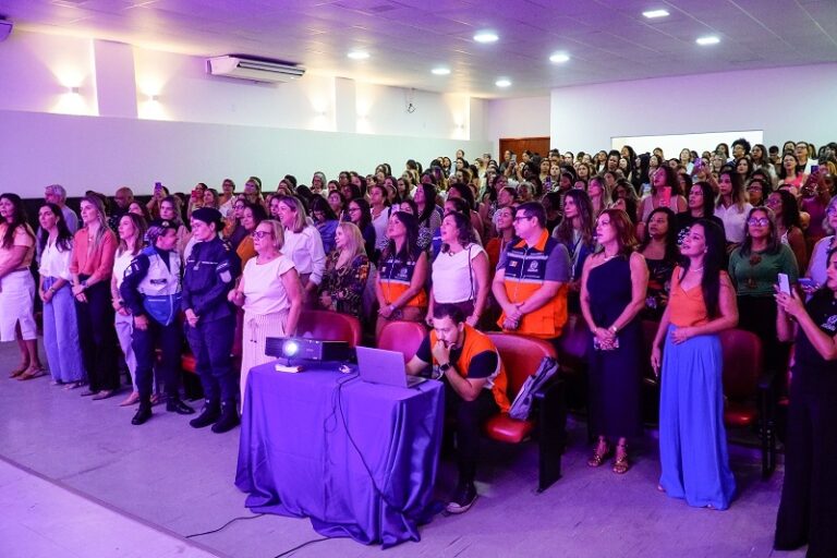 Encontro reúne servidoras e celebra a força das mulheres na administração municipal de Itaboraí (3)