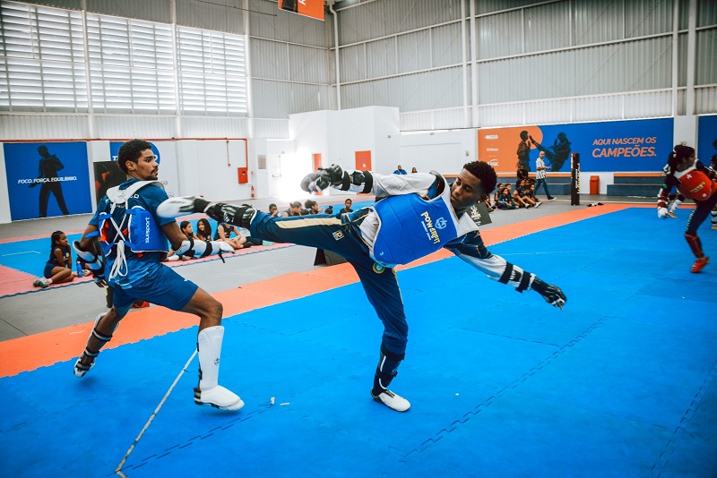 Esporte que transforma Itaboraí aproxima estudantes de campeões mundiais de taekwondo (5)