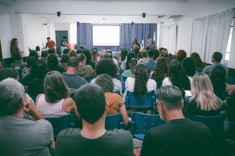 Formação continuada reúne professores e coordenadores