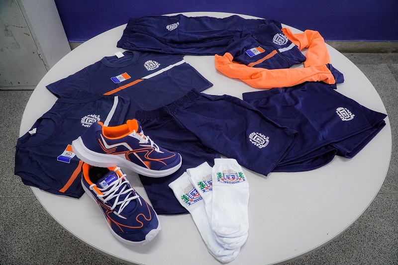 Entrega de kits e uniformes escolares avança em Itaboraí 4