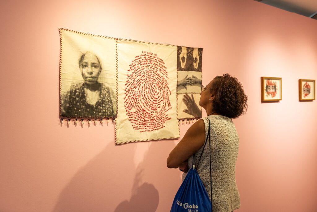 Karine-de-Souza-TecendoHisto-#769rias-ArtistasLatinas-EventoAbertura-Thai-#769sMonteiro-18