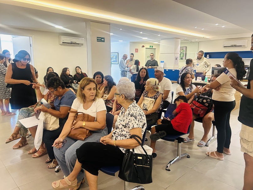 O atendimento gratuito lotou o andar de consultórios da Oncomed