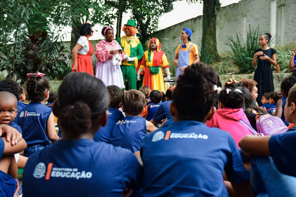 Fonte da Carioca recebe contação de histórias inspirada em Emília e encanta crianças da rede pública de Itaboraí