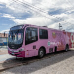 Ônibus Rosa no Lagomar. Macaé/RJ.
