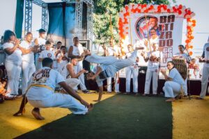 Casa de Cultura Heloísa Alberto Torres promove encontro de capoeira e troca de cordas na Praça Marechal Floriano Peixoto (3)