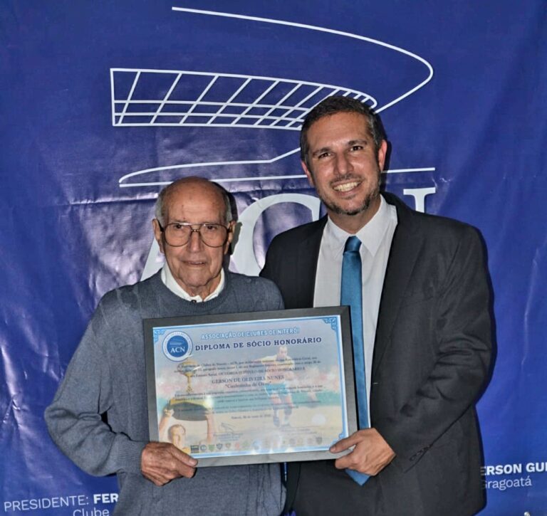 Gerson e Fernando Tinoco na homenagem dos clubes ao campeão. Foto Divulgação Sérgio Bastos