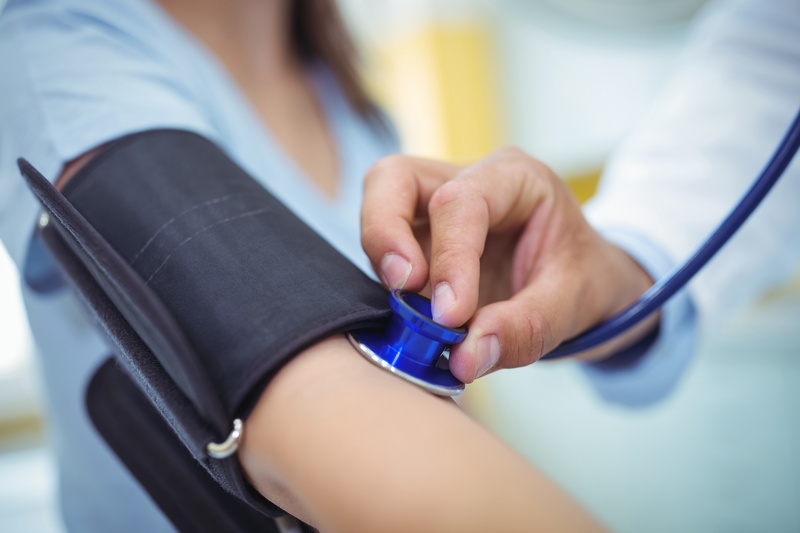 PICOS DE PRESSÃO PODEM OCORRER ATÉ EM PESSOAS SAUDÁVEIS E NEM SEMPRE INDICAM HIPERTENSÃO