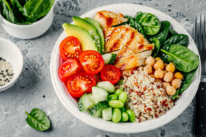 prato_de_alimentos_equilibrados_-_alimentacao_saudavel_-_assai_atacadista