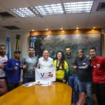 rodrigo_neves_recebe_entregadores