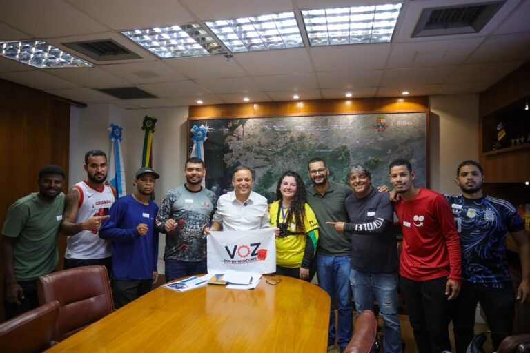 rodrigo_neves_recebe_entregadores