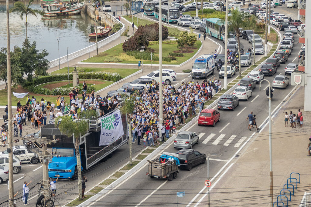 Marcha para Jesus de Macaé, praia de Imbetiba. Macaé/RJ.