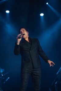 Daniel Boaventura - foto divulgação - no palco