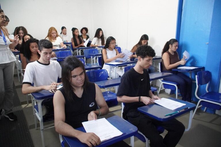 Espaço Universitário realiza simulado do Enem para preparar alunos para o exame