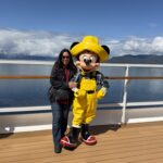 Luciana-com-o-Mickey-no-Alasca